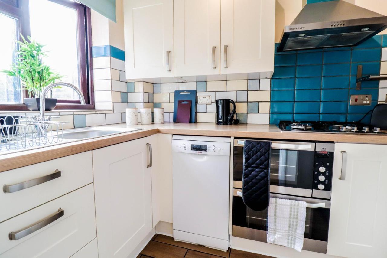 Spacious 1 Bed Flat-Free Parking Hillingdon Buitenkant foto