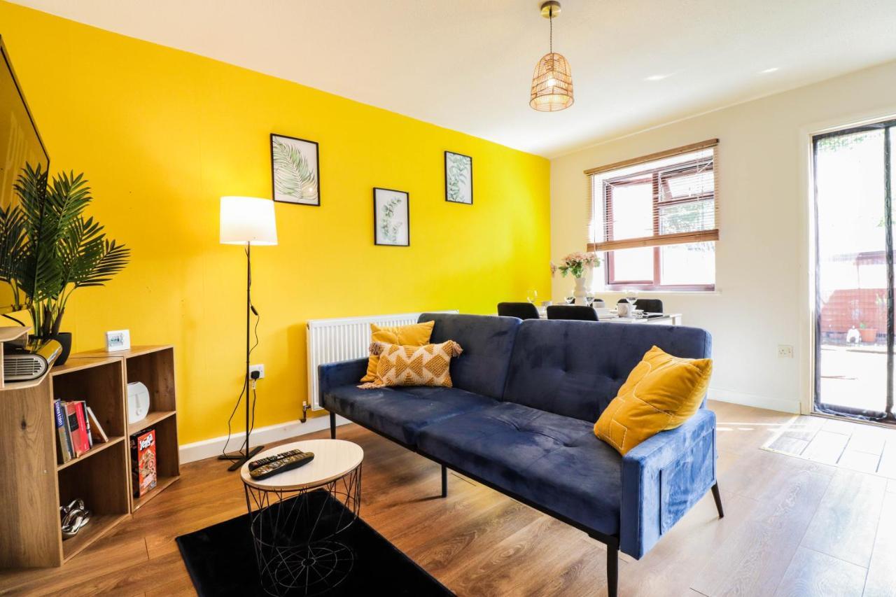Spacious 1 Bed Flat-Free Parking Hillingdon Buitenkant foto