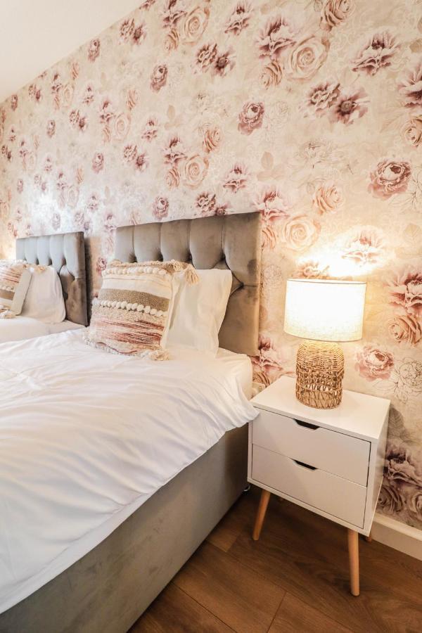 Spacious 1 Bed Flat-Free Parking Hillingdon Buitenkant foto