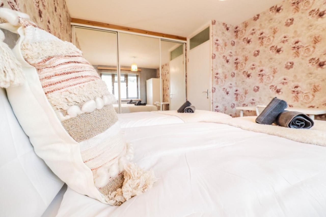Spacious 1 Bed Flat-Free Parking Hillingdon Buitenkant foto