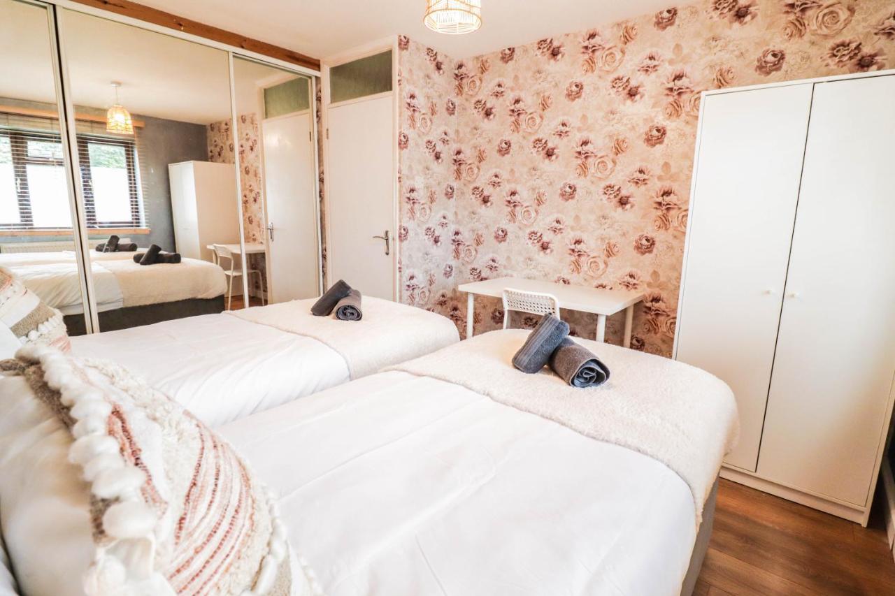 Spacious 1 Bed Flat-Free Parking Hillingdon Buitenkant foto